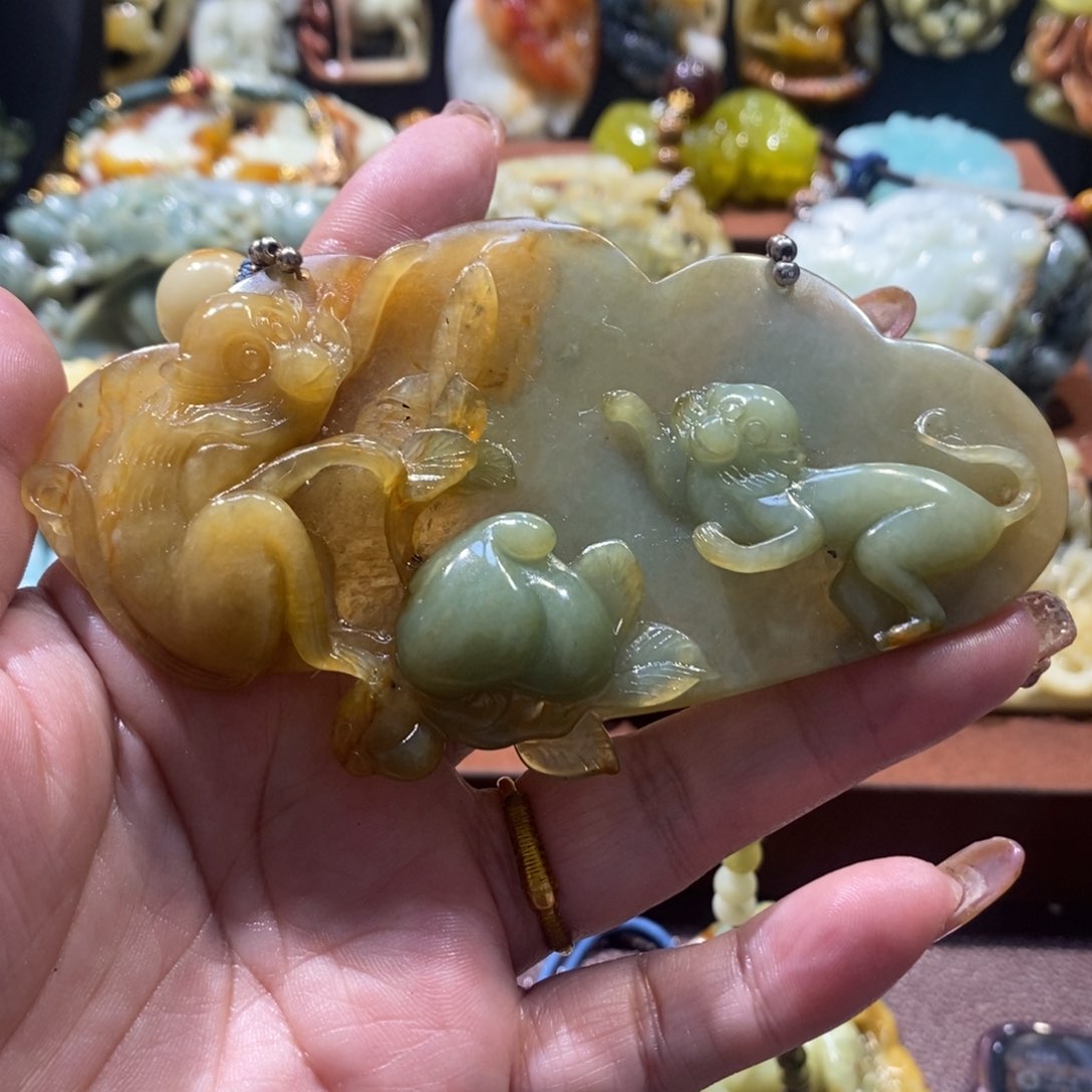 蛇纹石玉颈饰未镶嵌