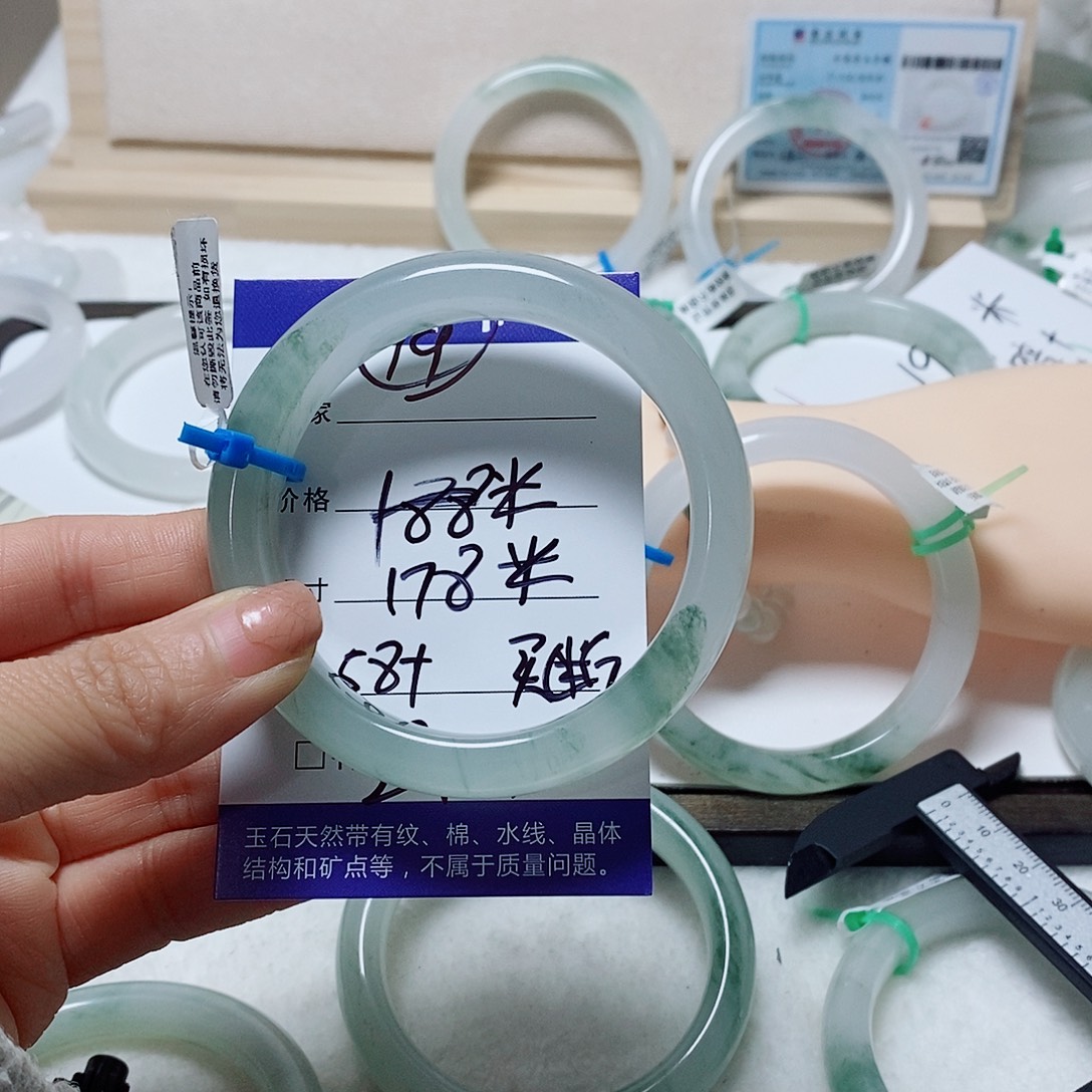 石英质玉未镶嵌手镯