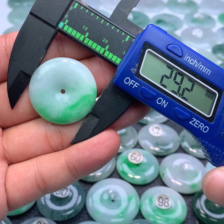 翡翠颈饰未镶嵌缅甸天然A货翡翠