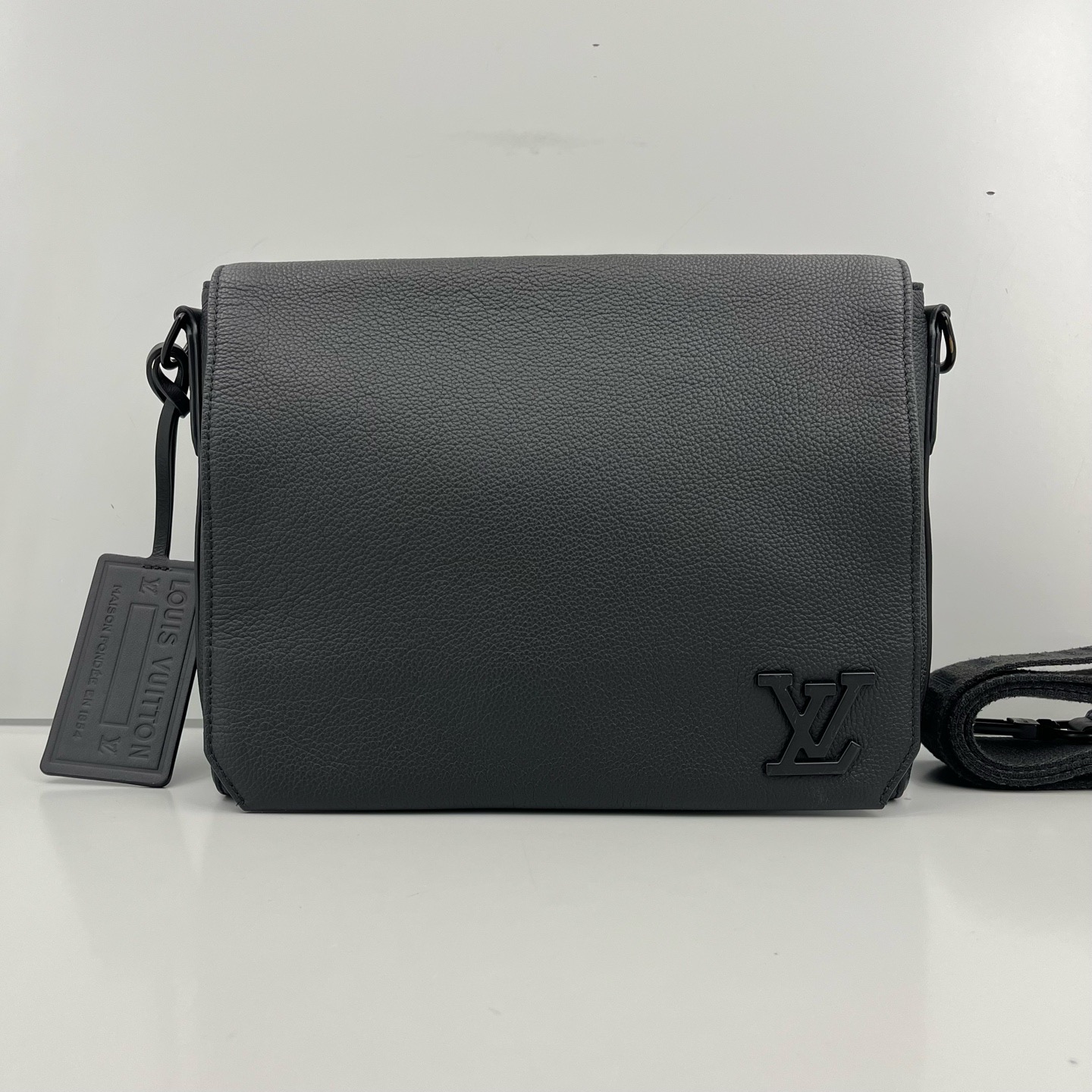 95新 LouisVuitton/路易威登 优选/Messenger黑色全皮邮差包28x22