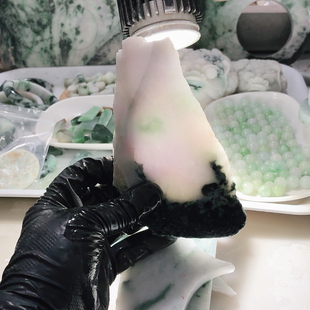 翡翠未镶嵌颈饰边角料