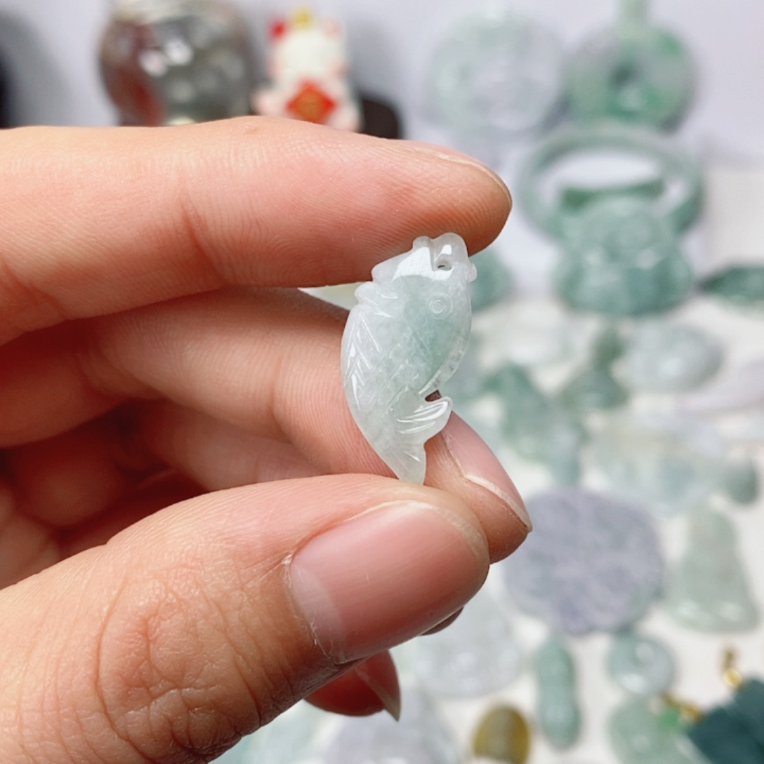 翡翠未镶嵌吊坠(不含链)翡翠鱼随机发送