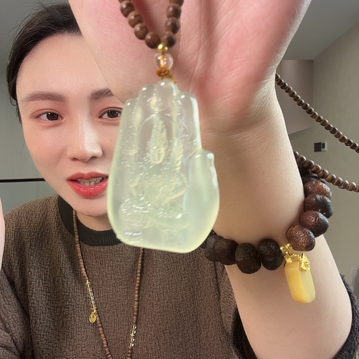 Y***（蛇纹石玉未镶嵌颈饰