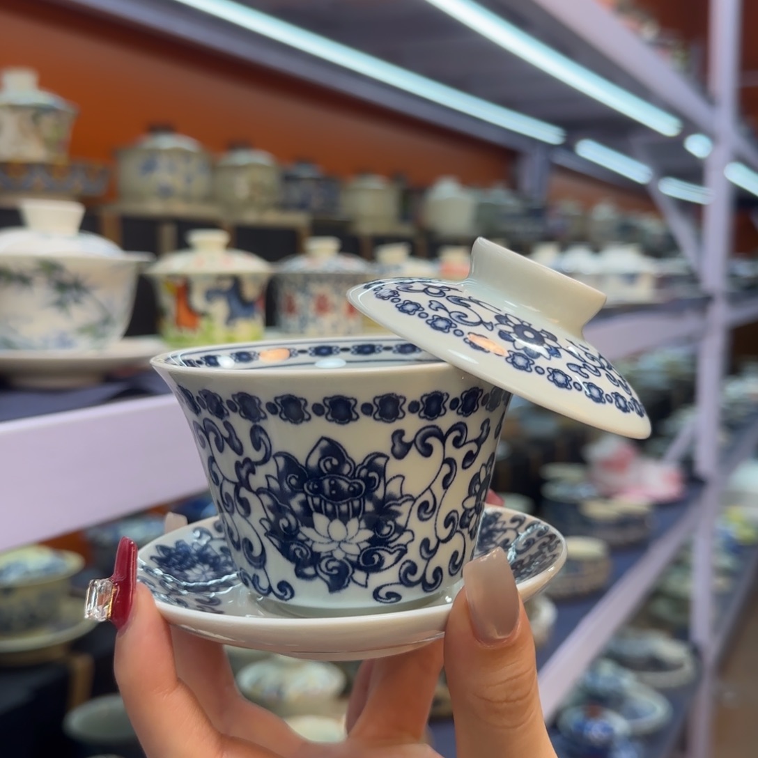 我在外面吃饭呢你在哪