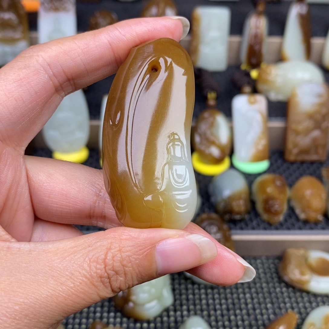 喀***道和田玉未镶嵌颈饰