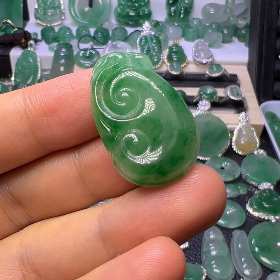 石英质玉（非洲翠）未镶嵌颈饰