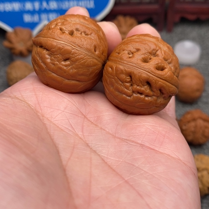 文玩核桃把件至尊虎头