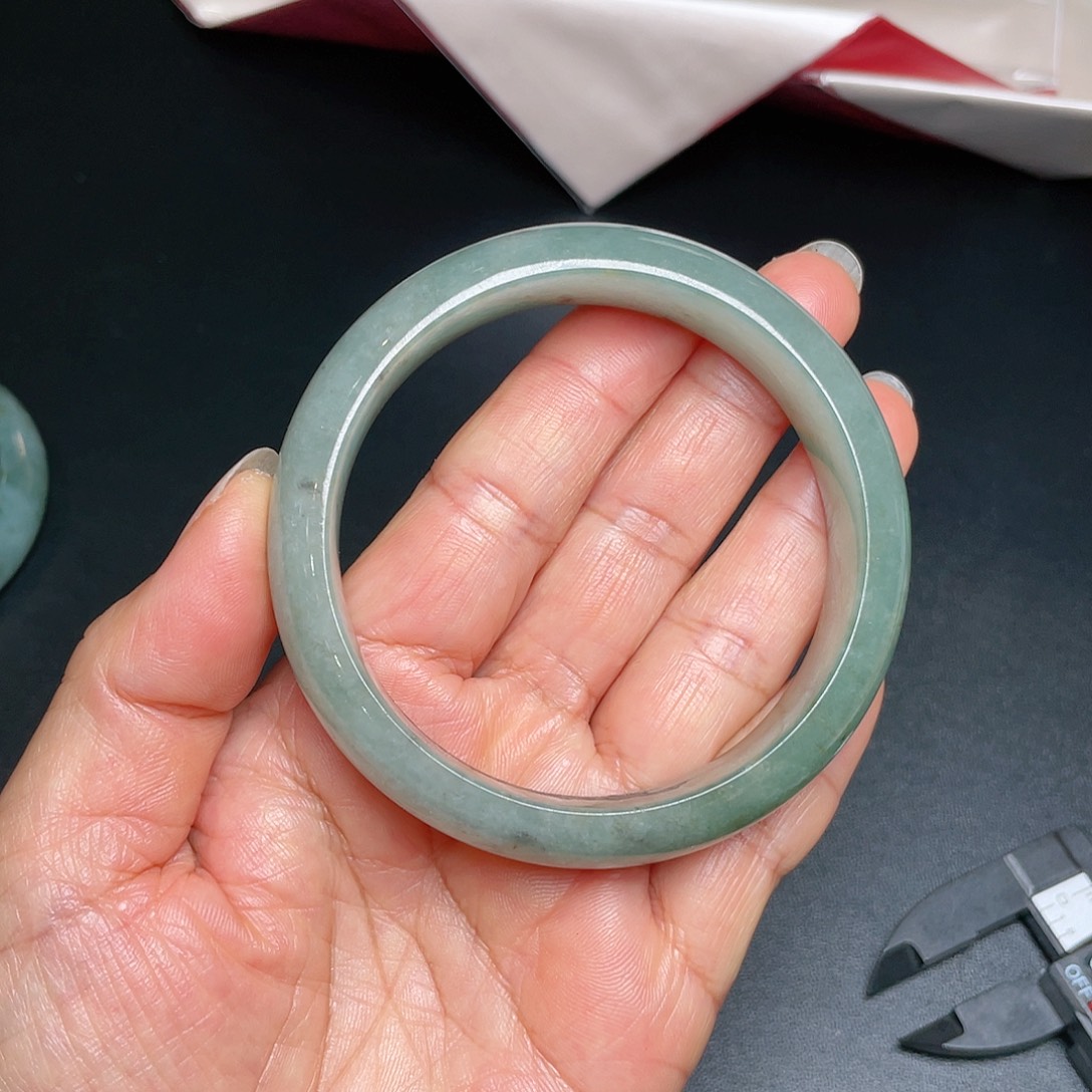 翡翠未镶嵌手镯缅甸天然翡翠手镯