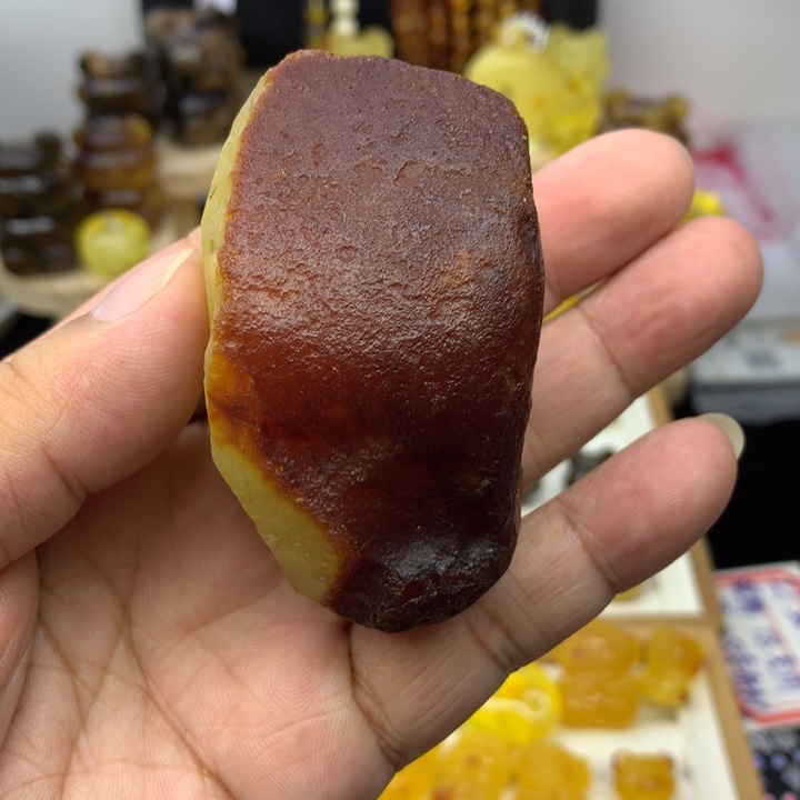 琥珀颈饰未镶嵌原石