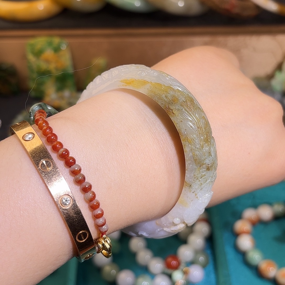 翡翠手镯未镶嵌黄翡雕花凤凰