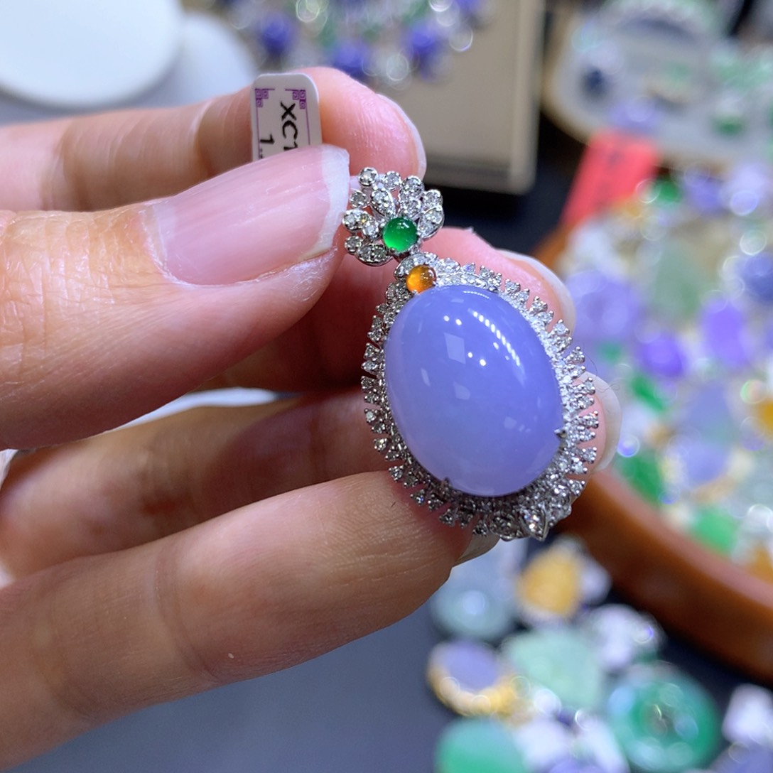 【闪购商品】翡翠颈饰18K金镶嵌翡翠吊坠项链
