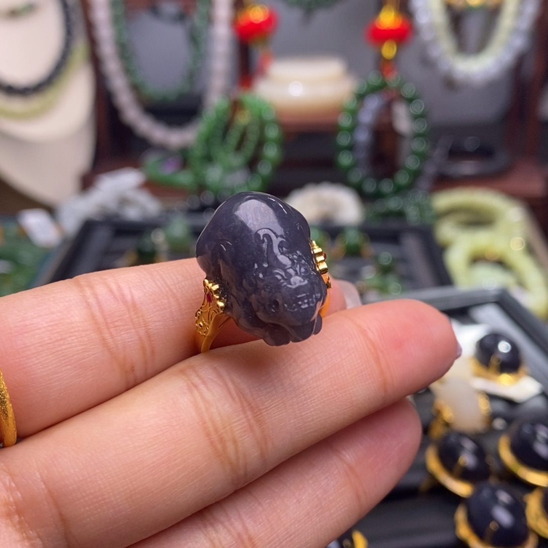 和田玉毕业级老矿料浓烟紫金镶貔貅戒指未镶嵌