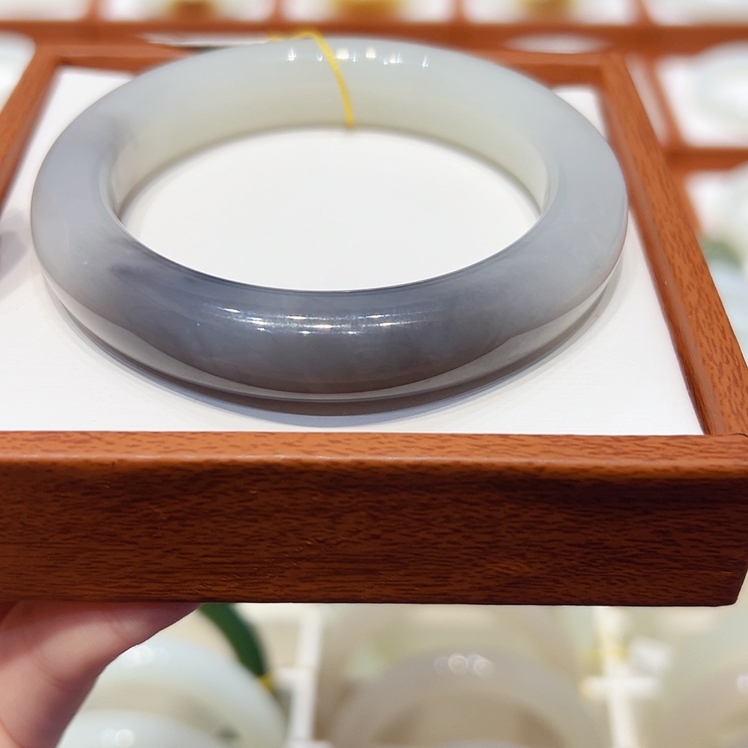 和田玉手镯未镶嵌静***，