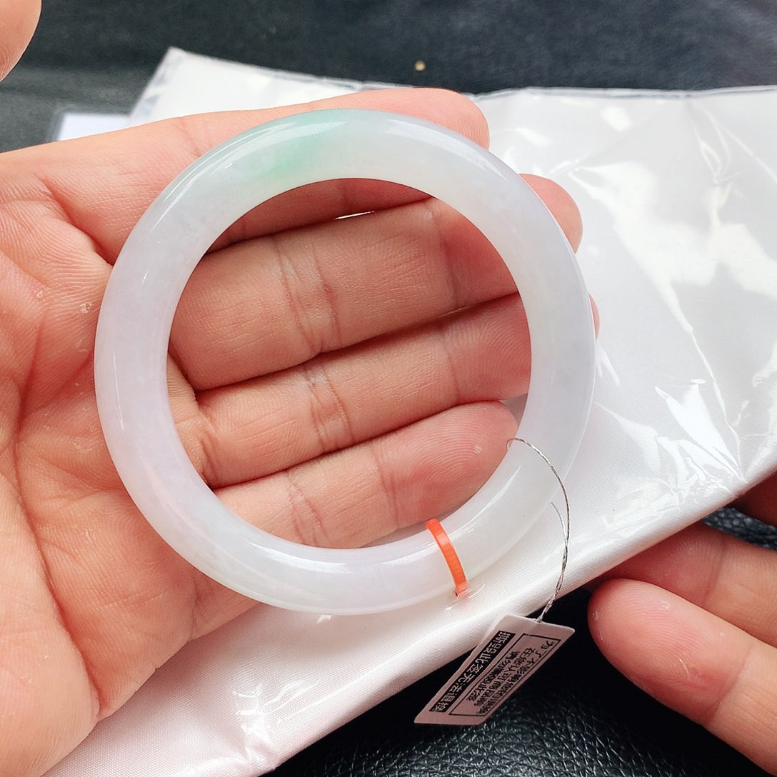 翡翠手镯未镶嵌诺*天然翡翠手镯