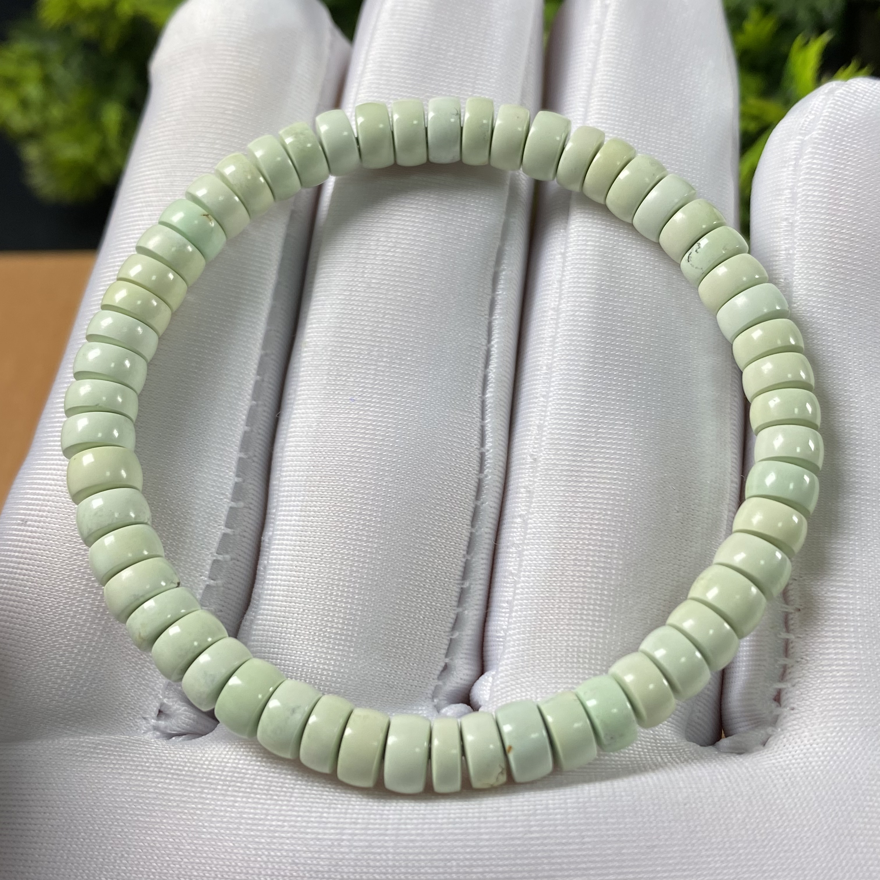 原矿绿松石菜籽黄直切手串 直径5.7mm，重7.58g，总价30圈围15cm