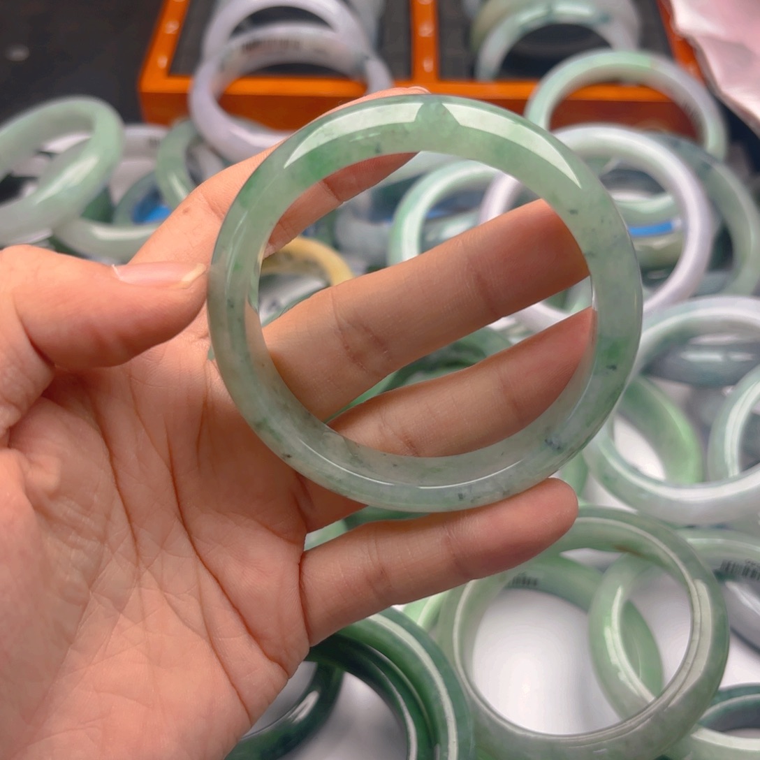 翡翠未镶嵌手镯5859. 83