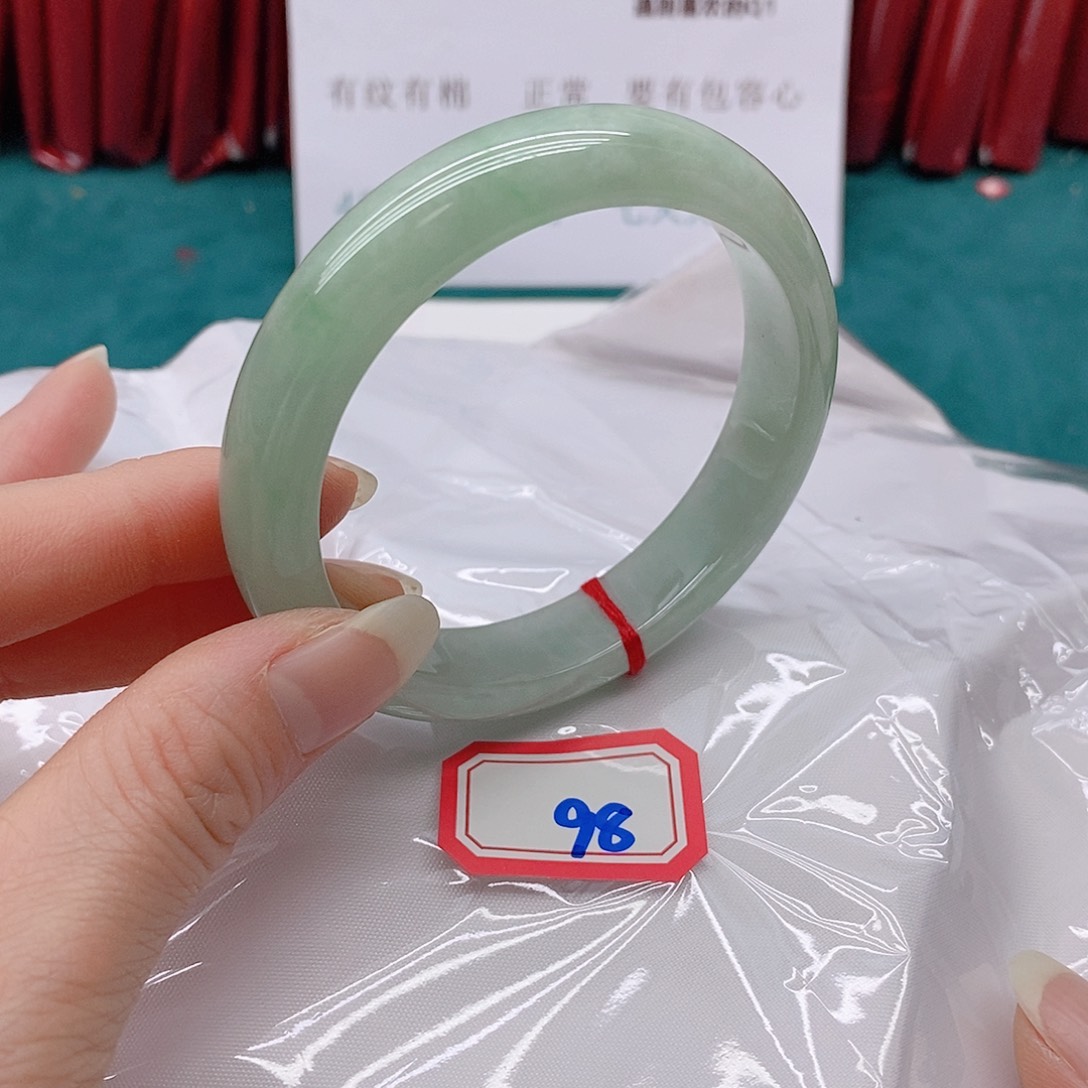 翡翠手镯未镶嵌呀*四98888888