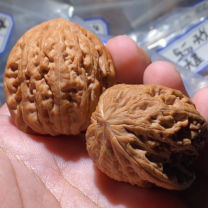 L***8吊坠文玩核桃铁锤