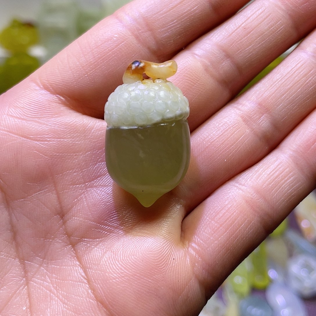 蛇纹石玉颈饰未镶嵌