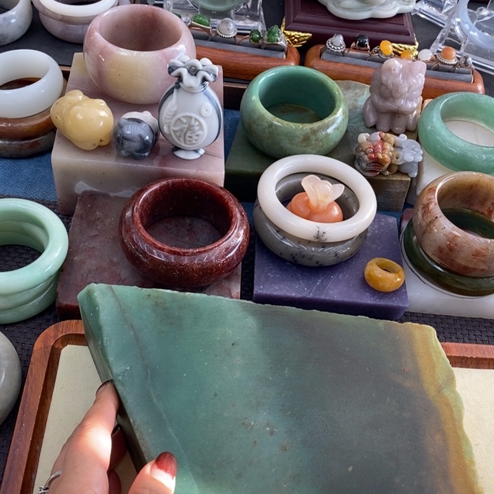 ****七石英质玉未镶嵌手镯