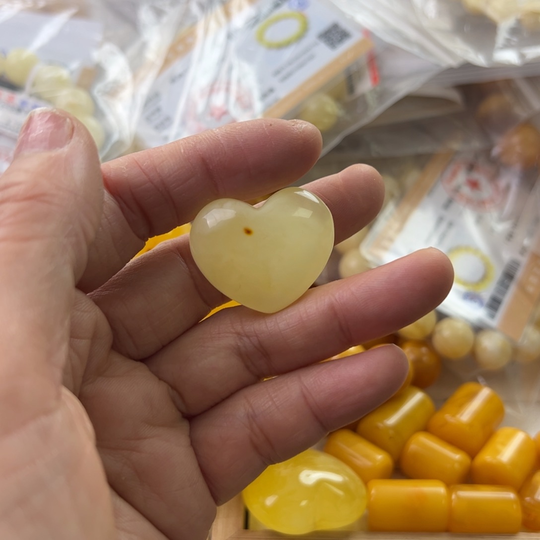 琥珀珠宝奇石未镶嵌