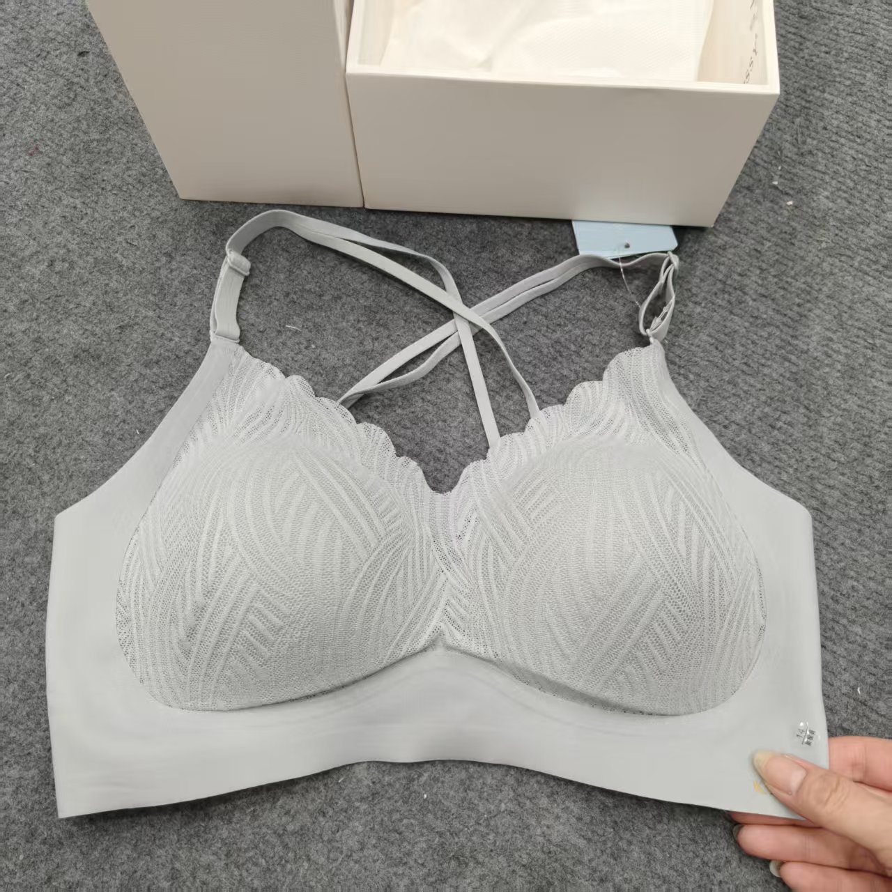 灰色吊带内衣   盒装