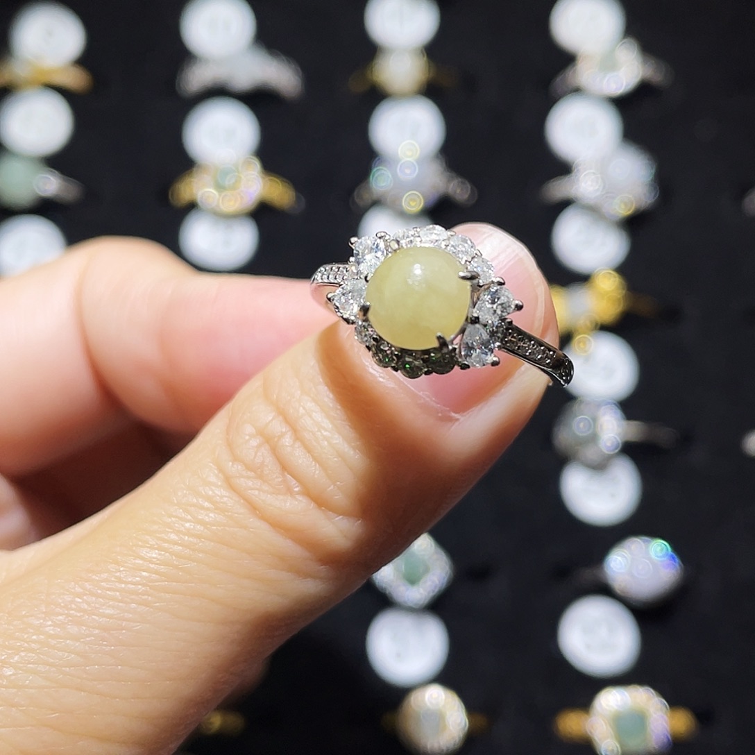 翡翠未镶嵌戒指戒指