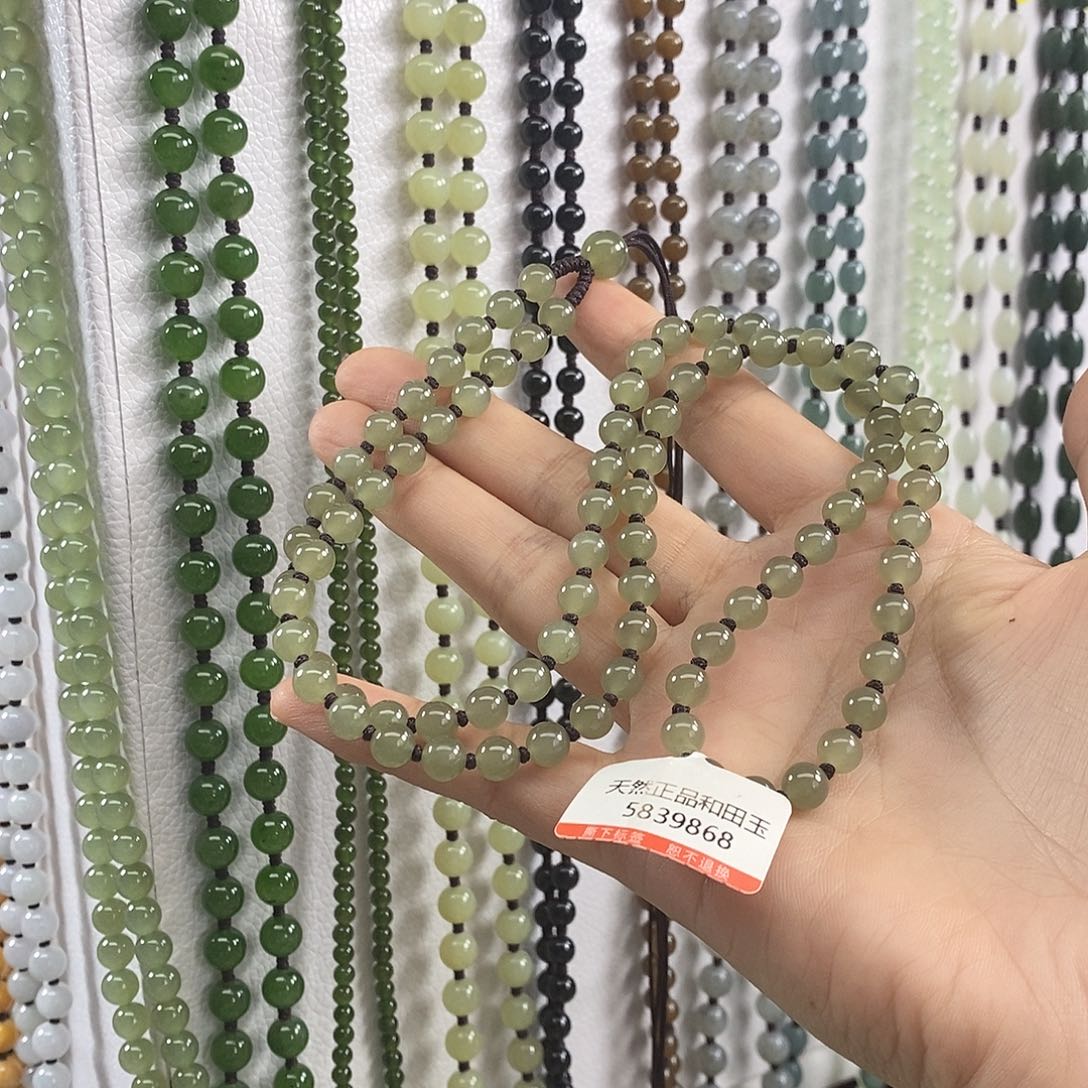 人***路和田玉未镶嵌颈饰