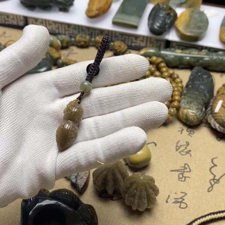 透闪石质玉手把未镶嵌