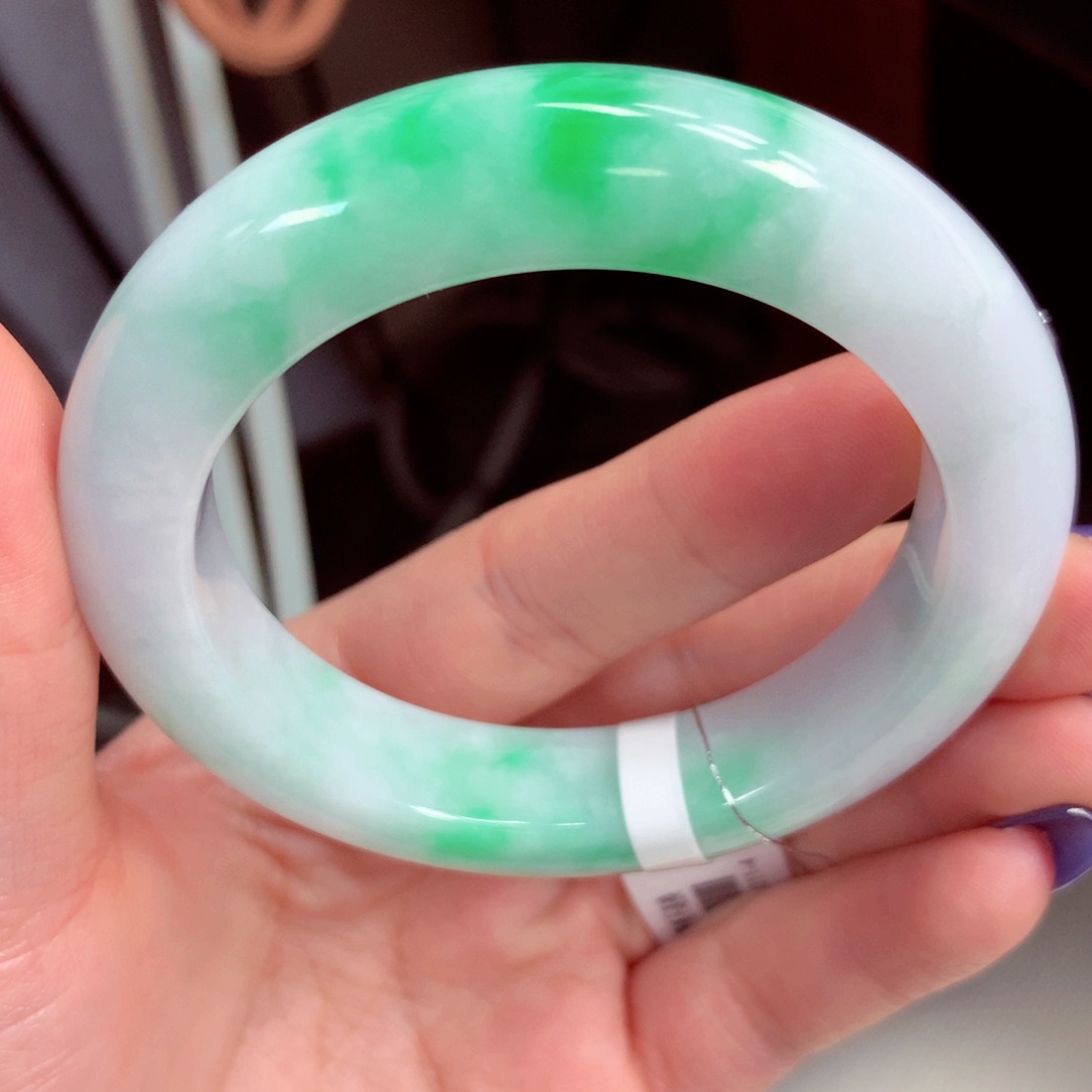 翡翠手镯未镶嵌缅甸