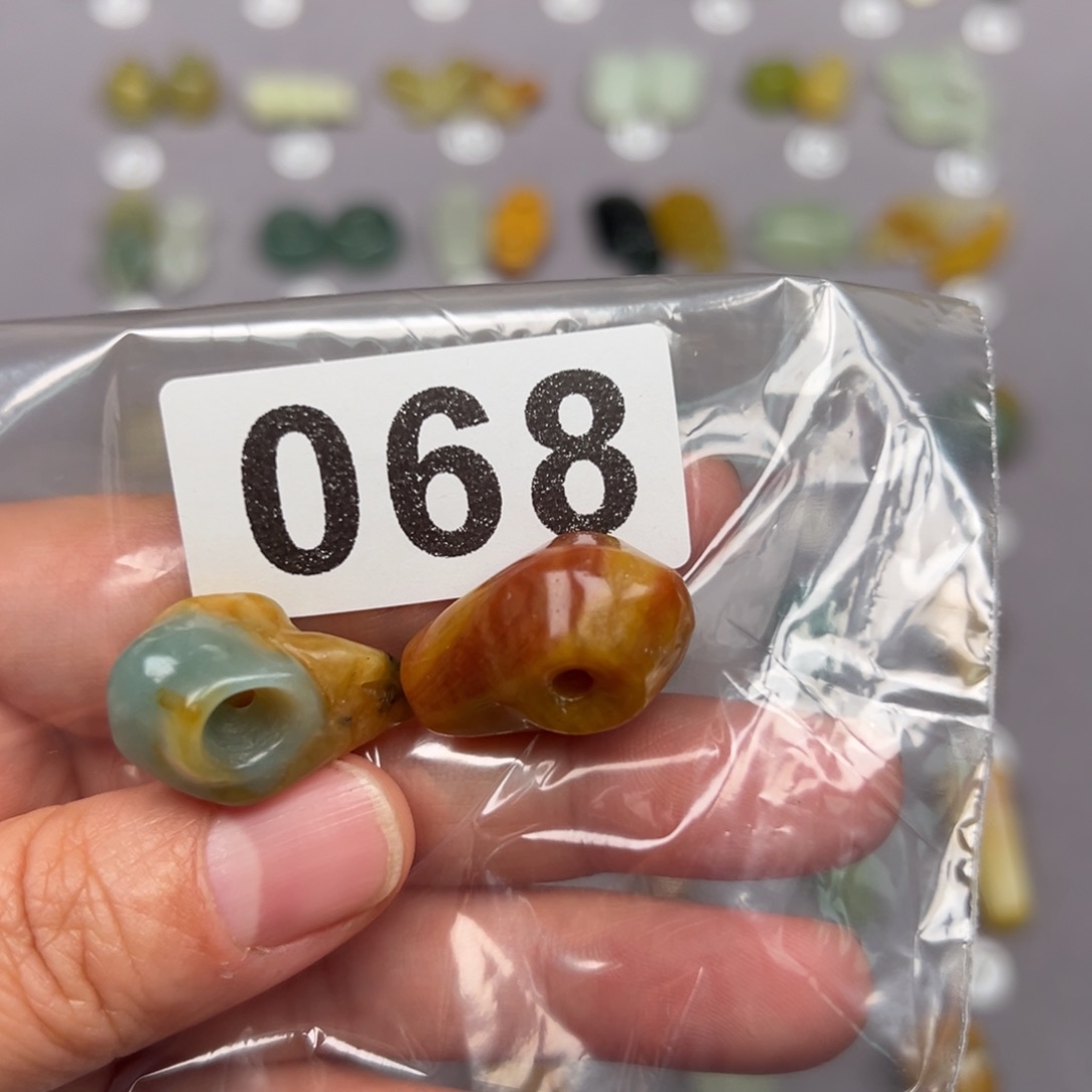 未镶嵌蛇纹石玉颈饰泥**張