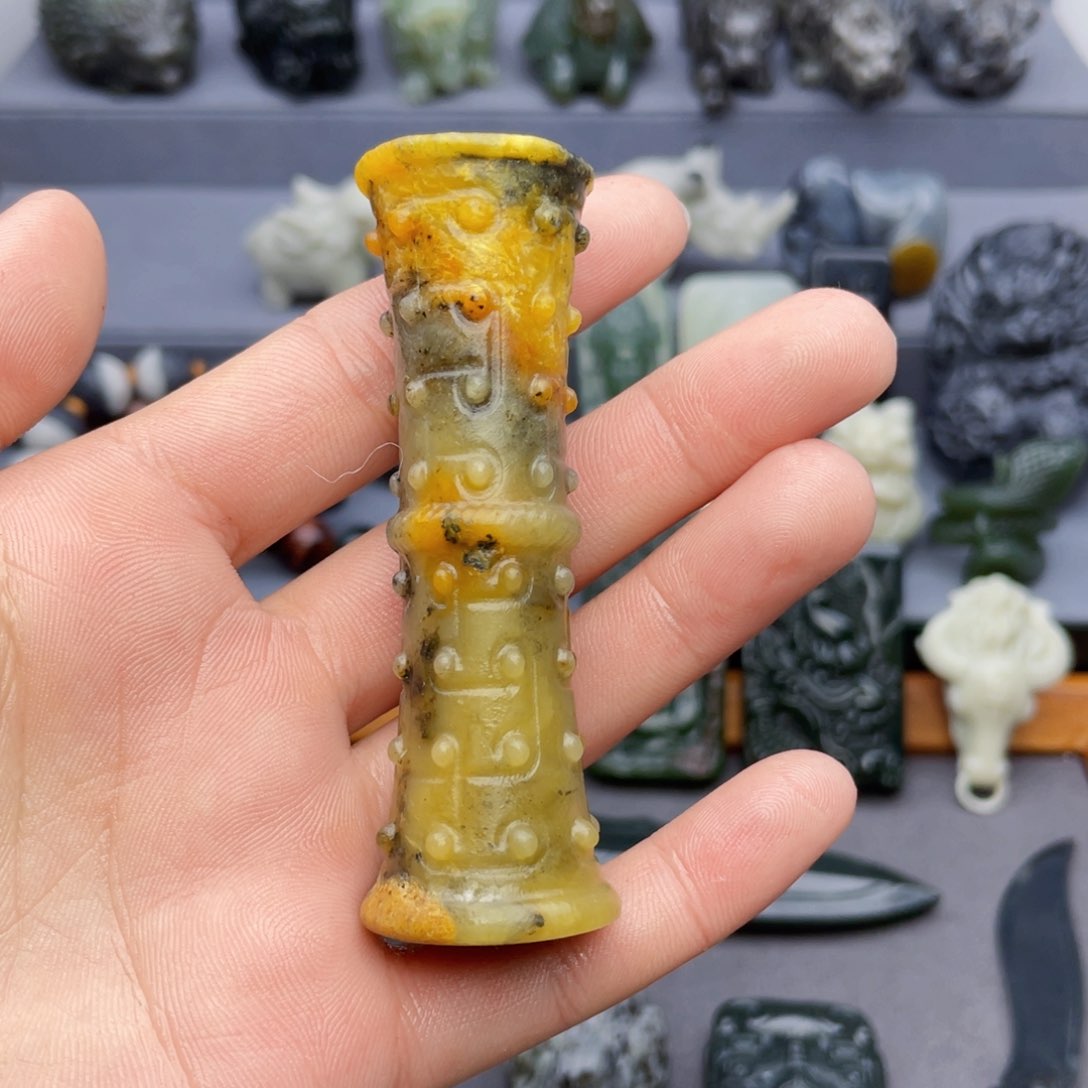 和田玉颈饰未镶嵌龙*