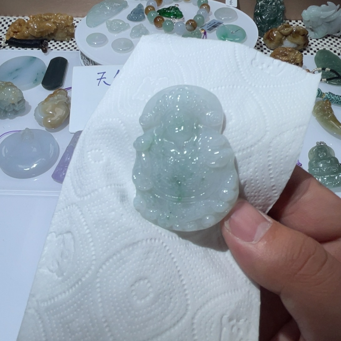 翡翠颈饰未镶嵌天然