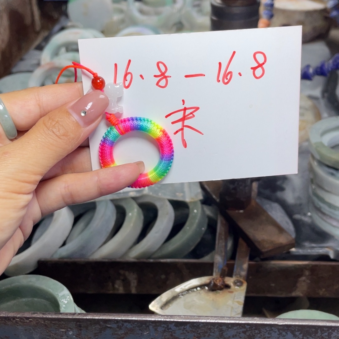 翡翠未镶嵌颈饰多样性