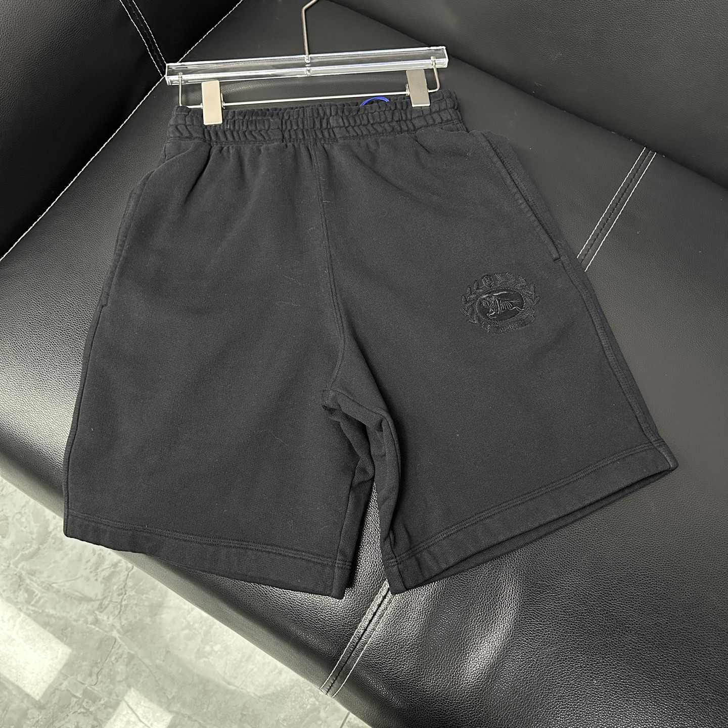 全新未使用 BURBERRY/博柏利 Logo刺绣宽松休闲款男士短裤149439 