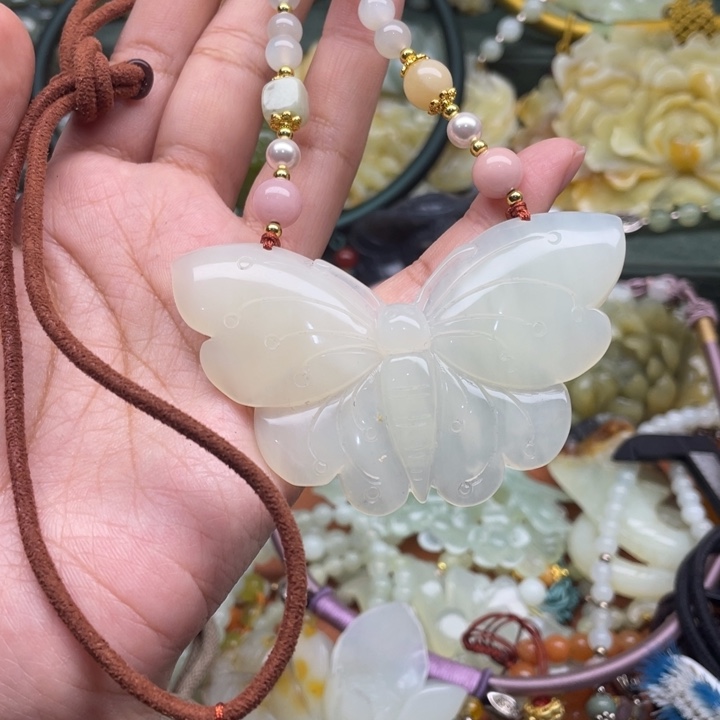 蛇纹石玉吊坠合金