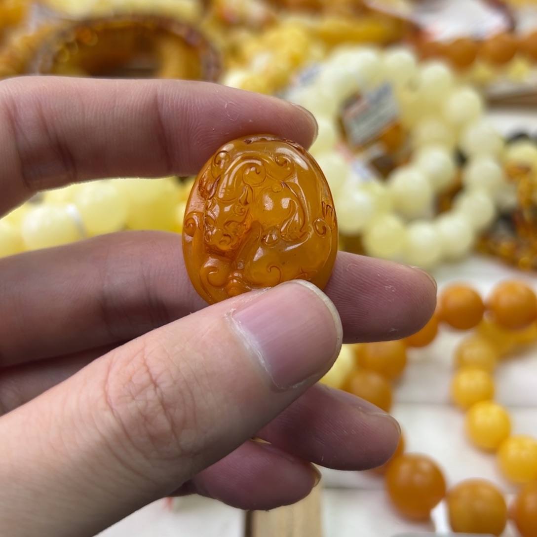 琥珀珠宝奇石未镶嵌