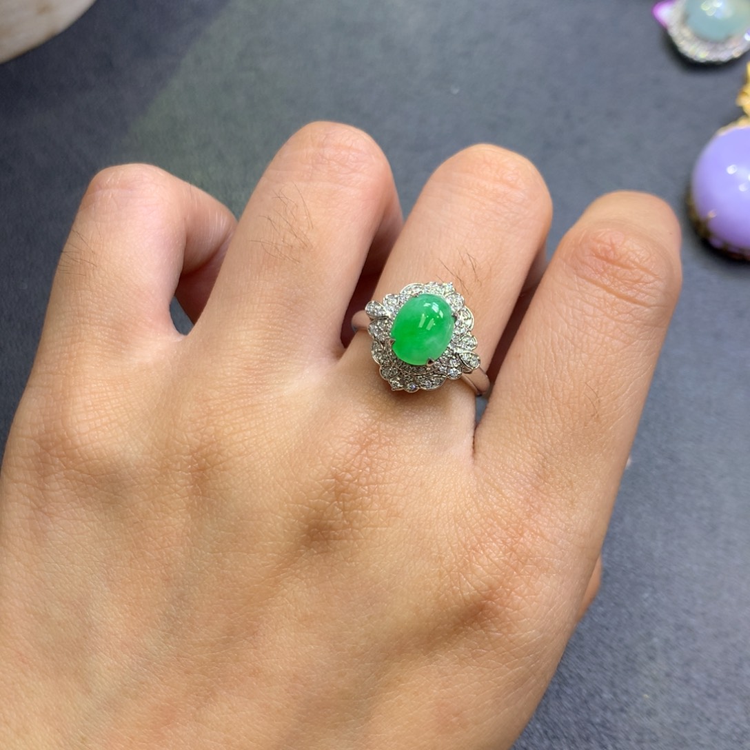 翡翠18K金镶嵌颈饰