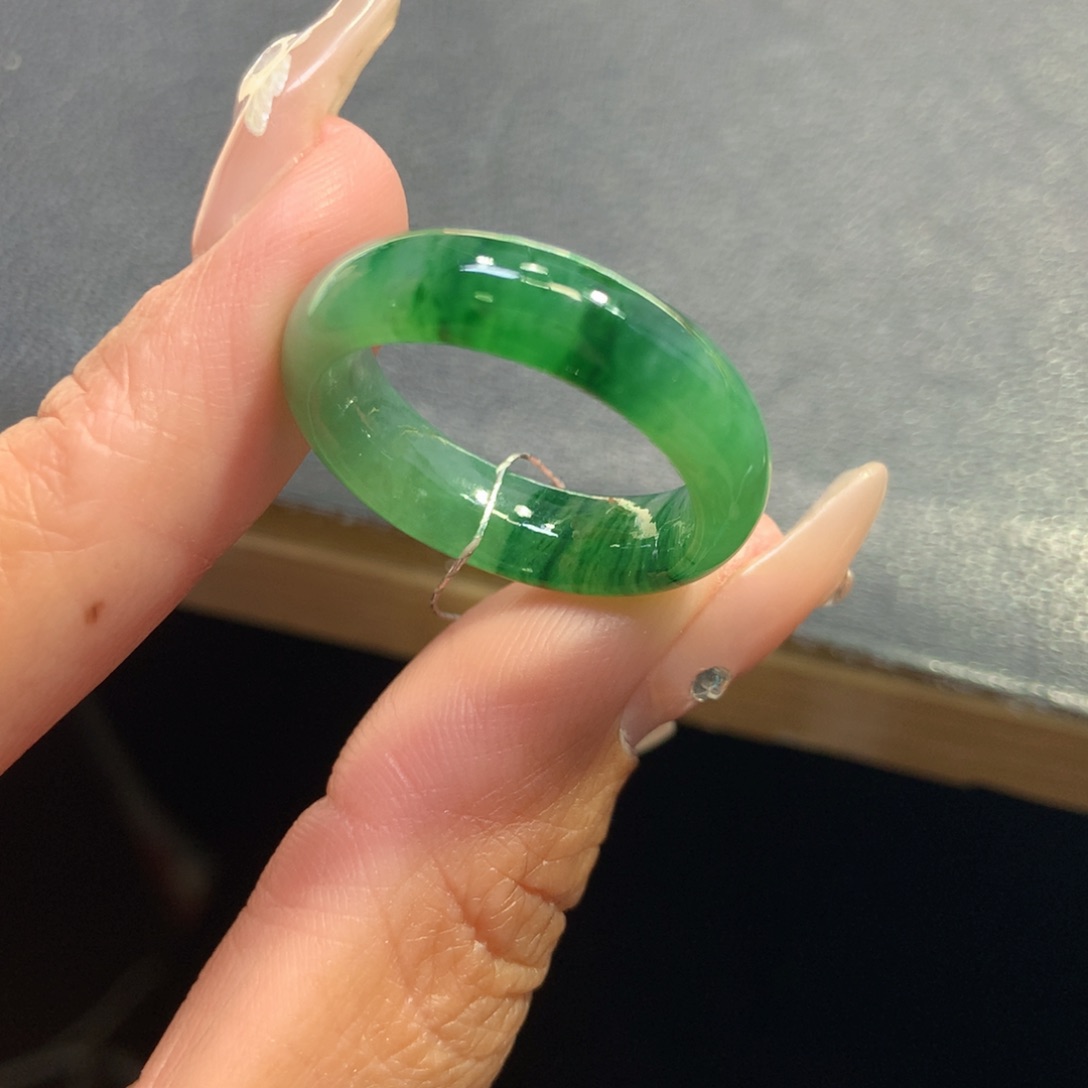 翡翠戒指未镶嵌翡翠