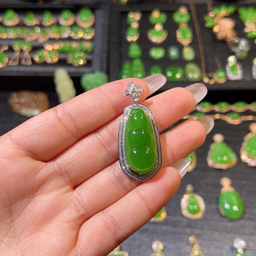 和田玉（碧玉）颈饰18K金镶嵌