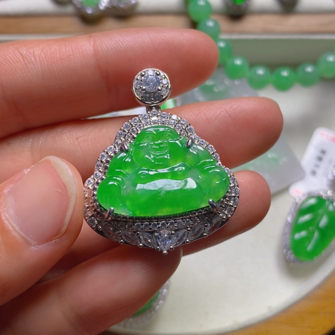 翡翠颈饰银S925镶嵌佛公吊坠