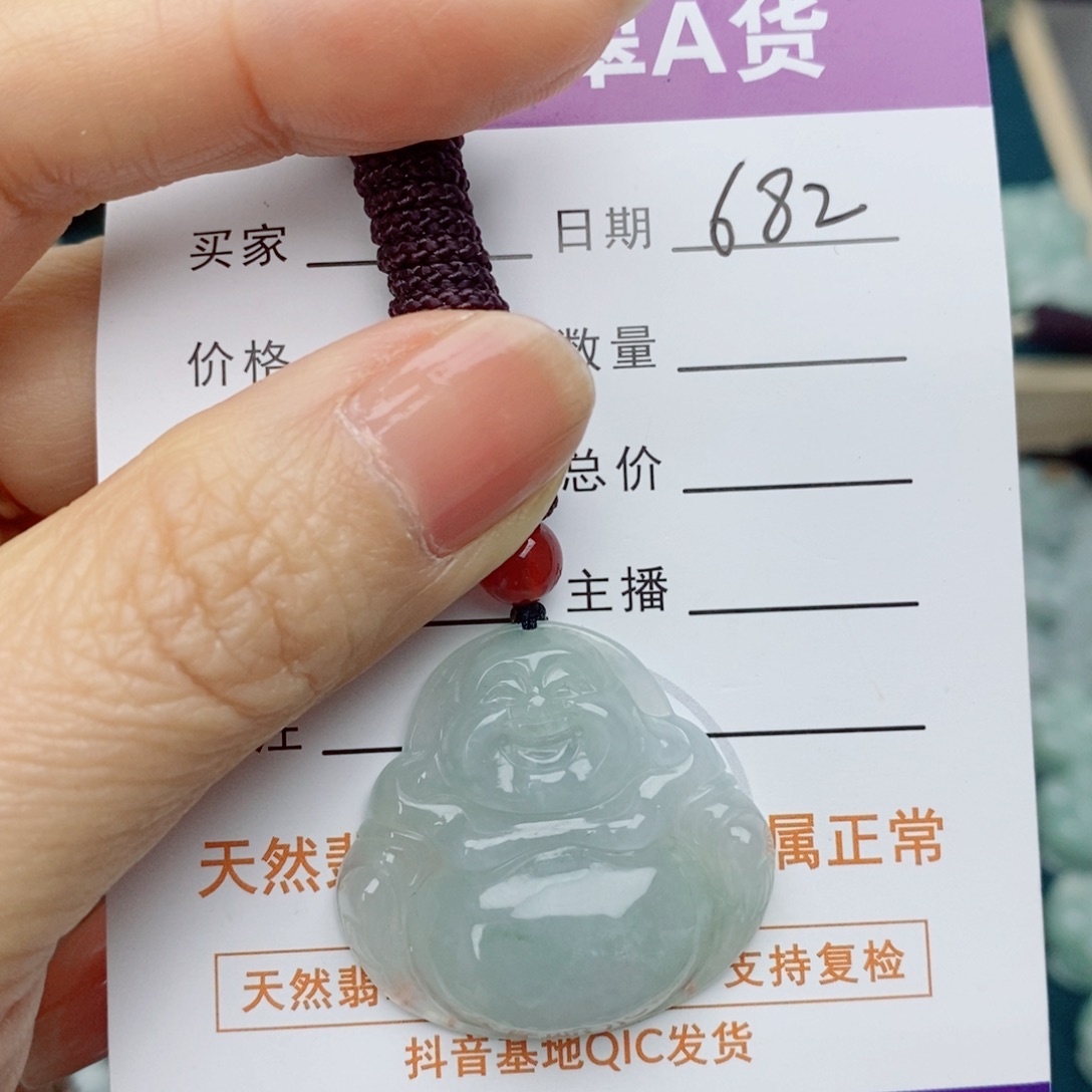 翡翠未镶嵌颈饰佛公