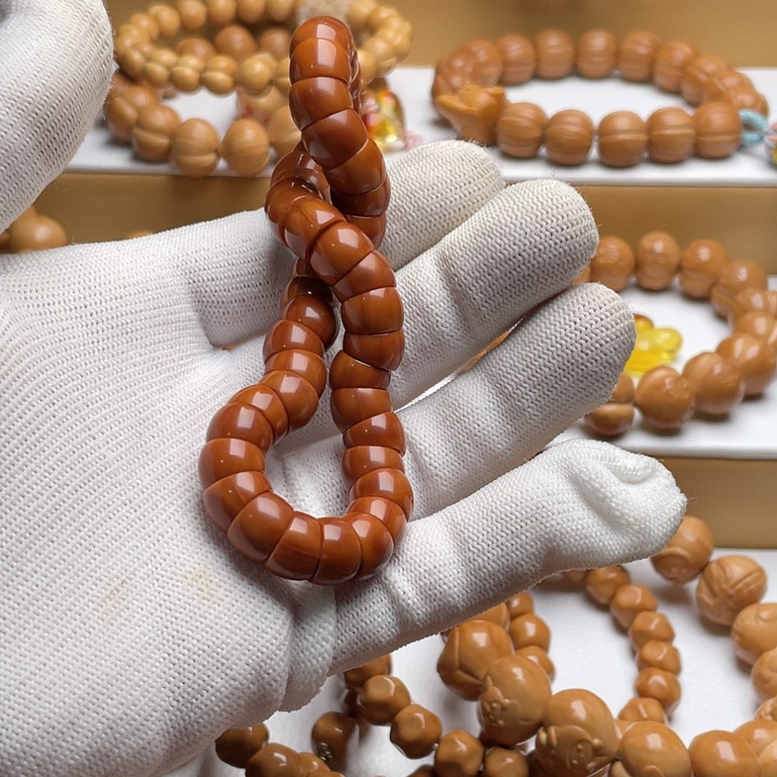 B****吊坠猴头核桃红串