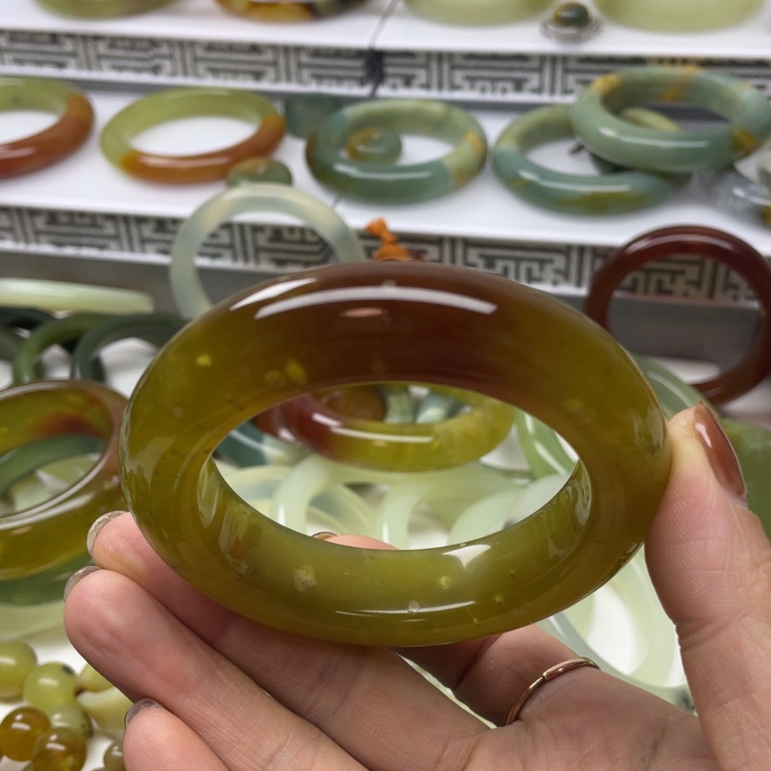 蛇纹石玉未镶嵌手镯