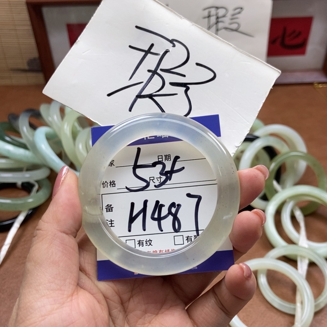 岫玉手镯手镯未镶嵌