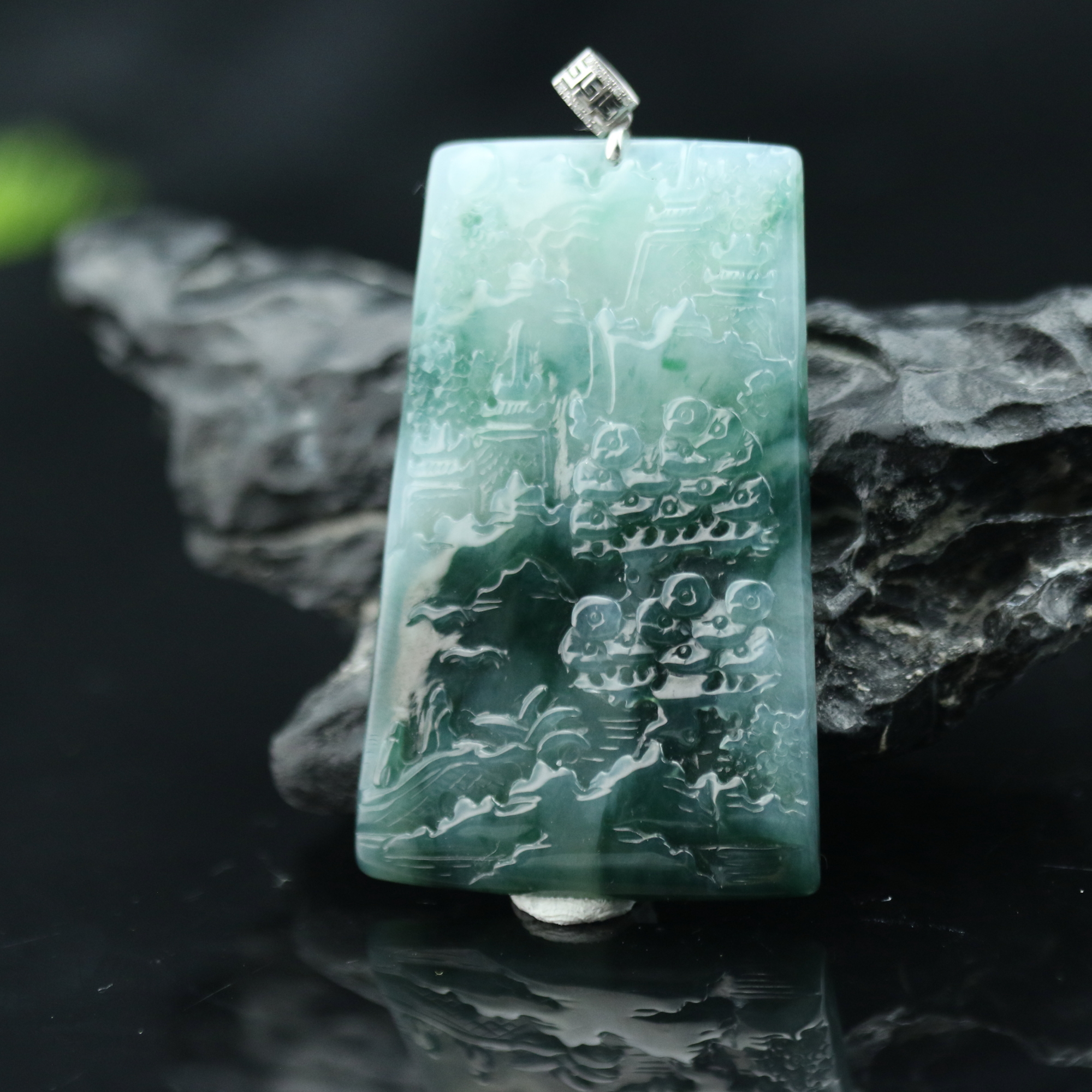 12天然缅甸翡翠A货18k飘蓝花山水/900060/上海嘉禾拍卖