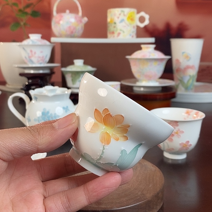 荷韵品茗杯手绘釉下高温