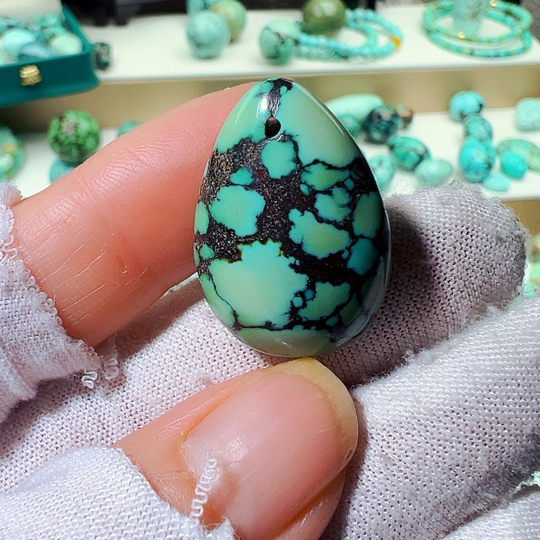 绿松石水滴未镶嵌