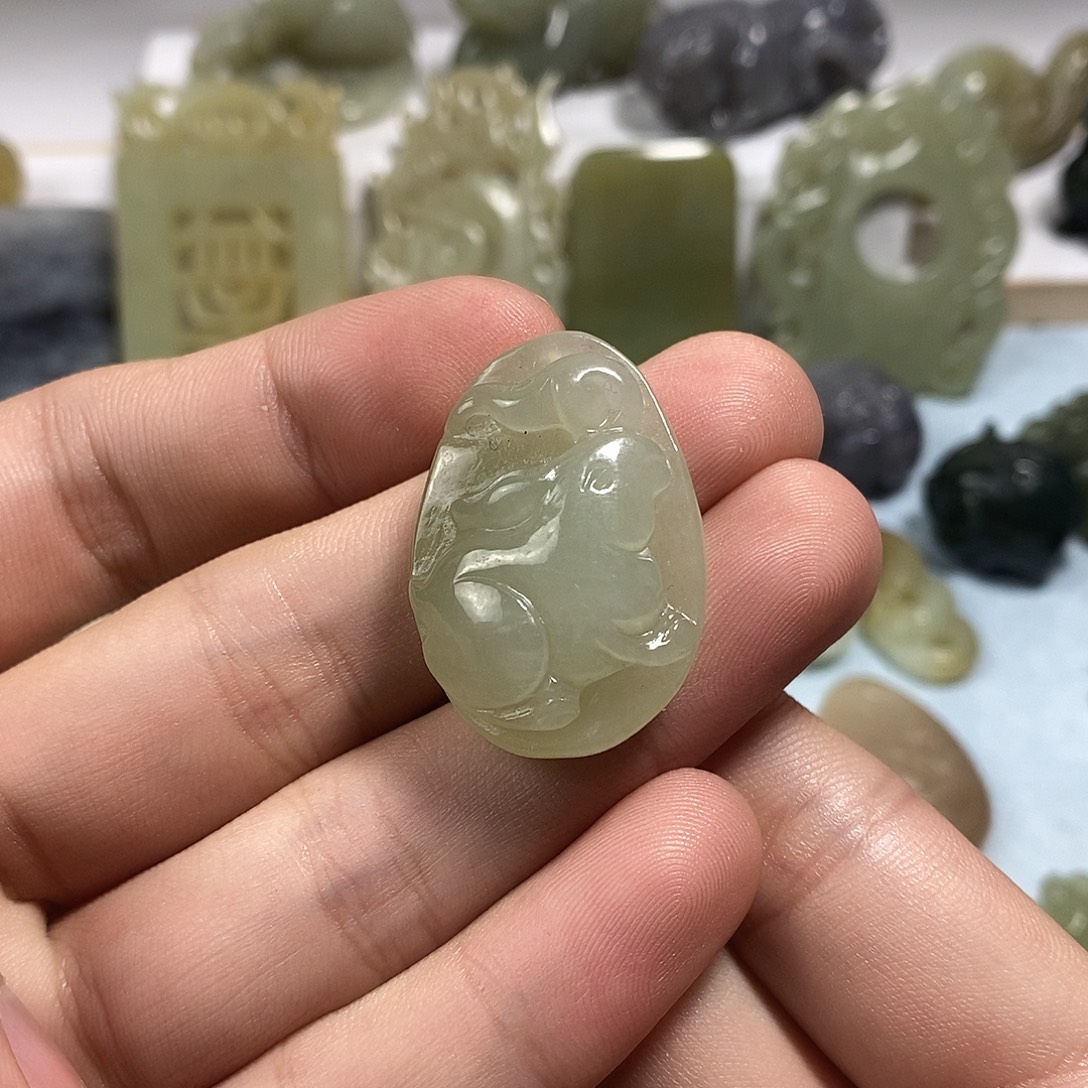 和田玉未镶嵌挂件