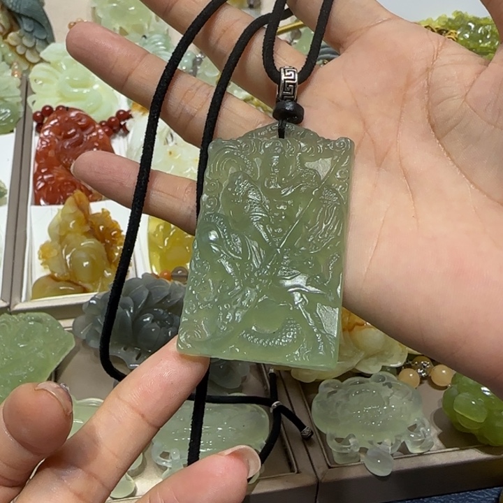 蛇纹石玉吊坠未镶嵌